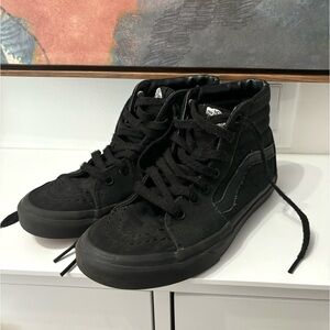 Black Vans Sk8 Hi sneakers